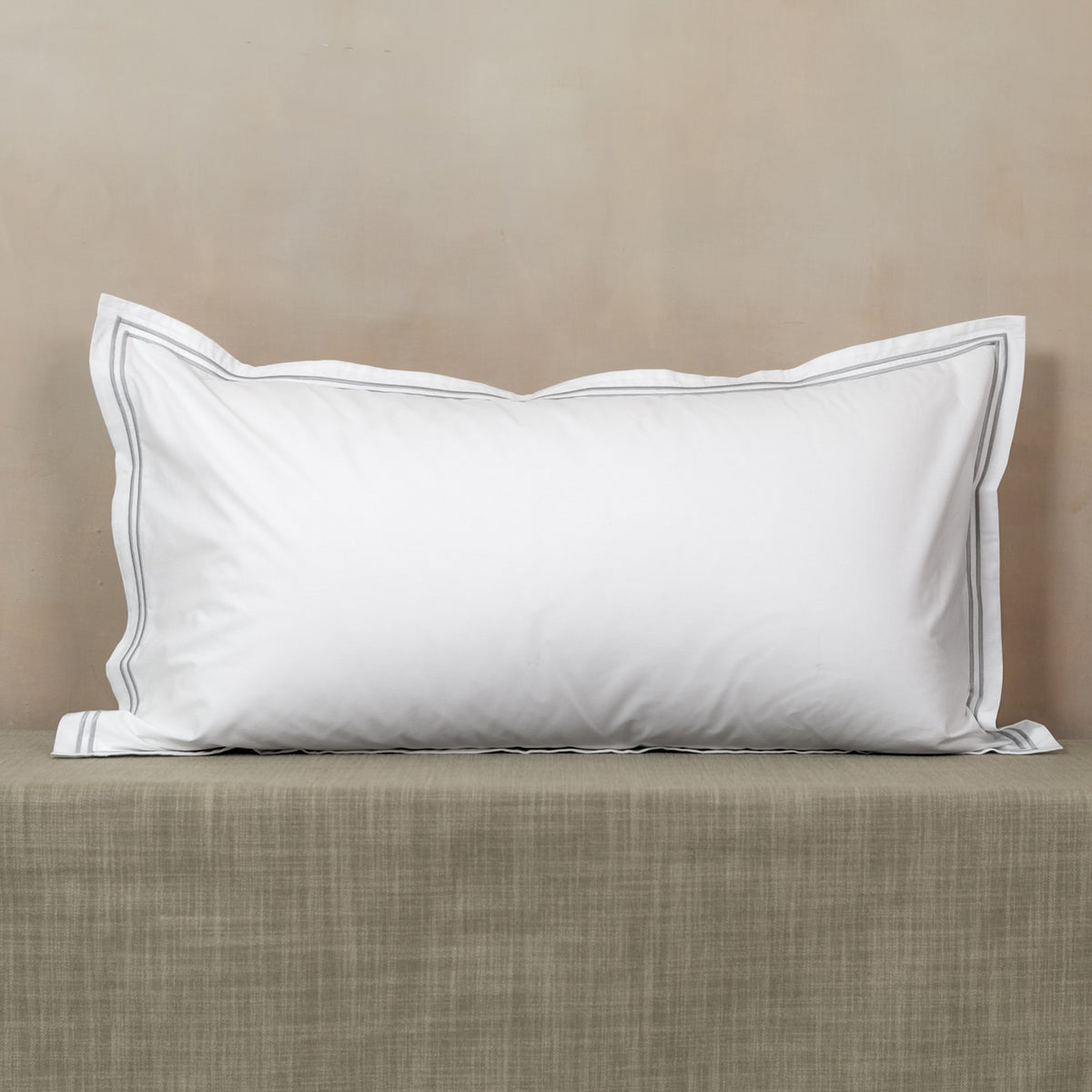 Funda Decorativa Festón | 200 Hilos King Size 90 cm x 50 cm Perla